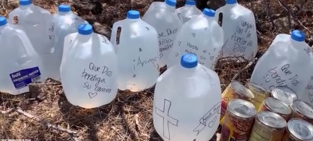 Agua para ayudar a Los Migrantes